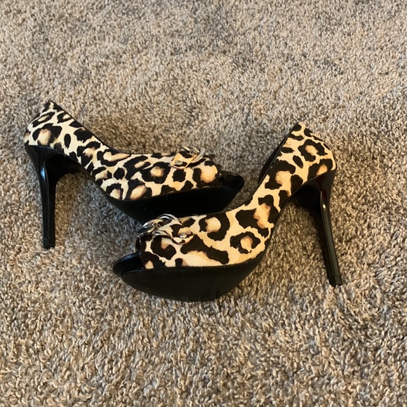 Karen Mullen leopard print shoes stunning only worn inside as part fashion show - Picture 3 of 4